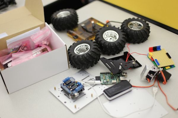 如何低成本自制機器人？